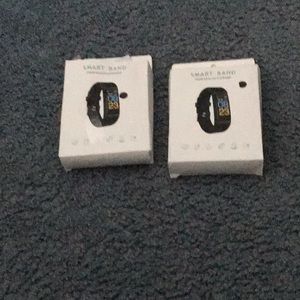 Two smart band an iPod an sunclass